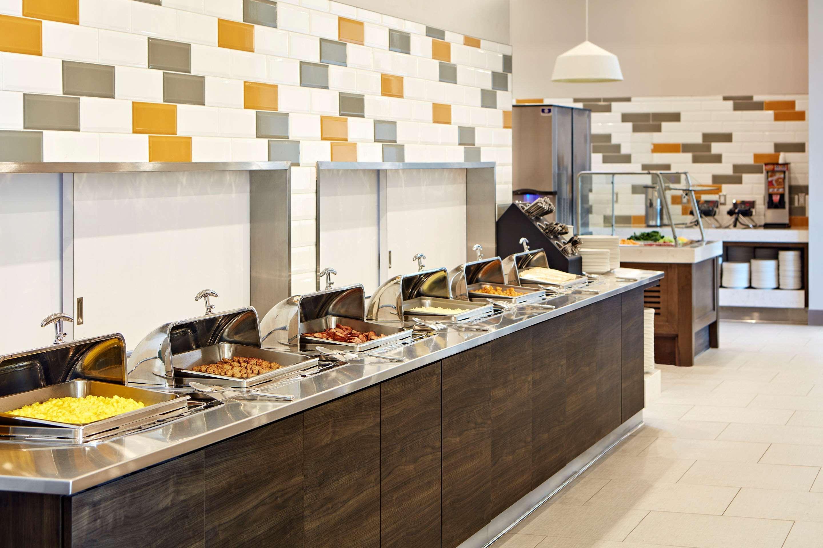Cambria Hotel & Suites Anaheim Resort Area Bagian luar foto