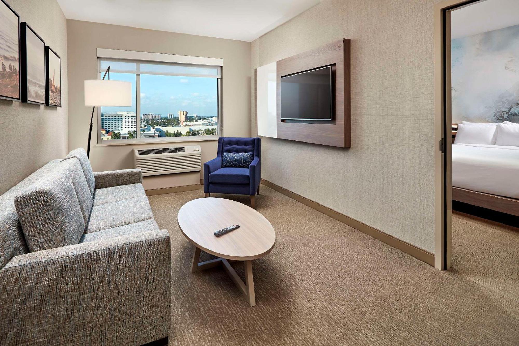 Cambria Hotel & Suites Anaheim Resort Area Bagian luar foto